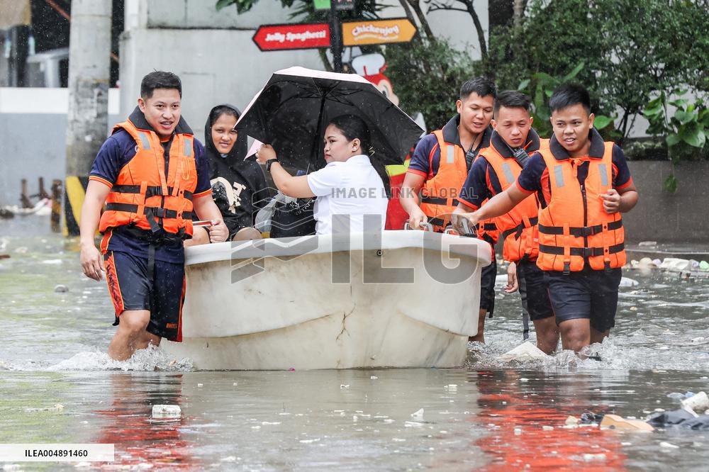 Super Typhoon Fung-Wong Evacuation - Philippines