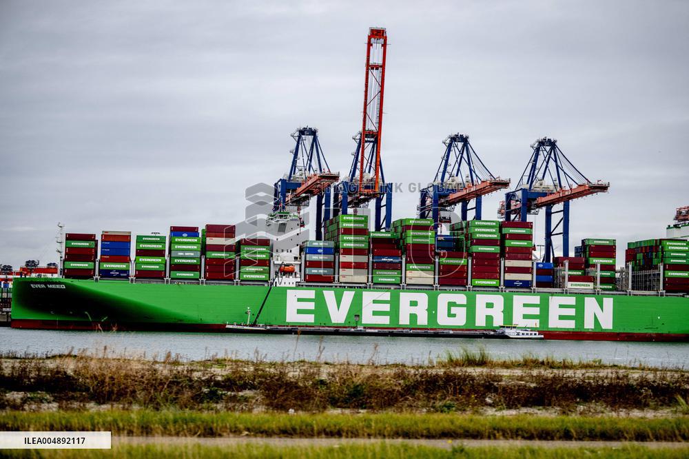 Illustration - Port of Rotterdam - Netherlands