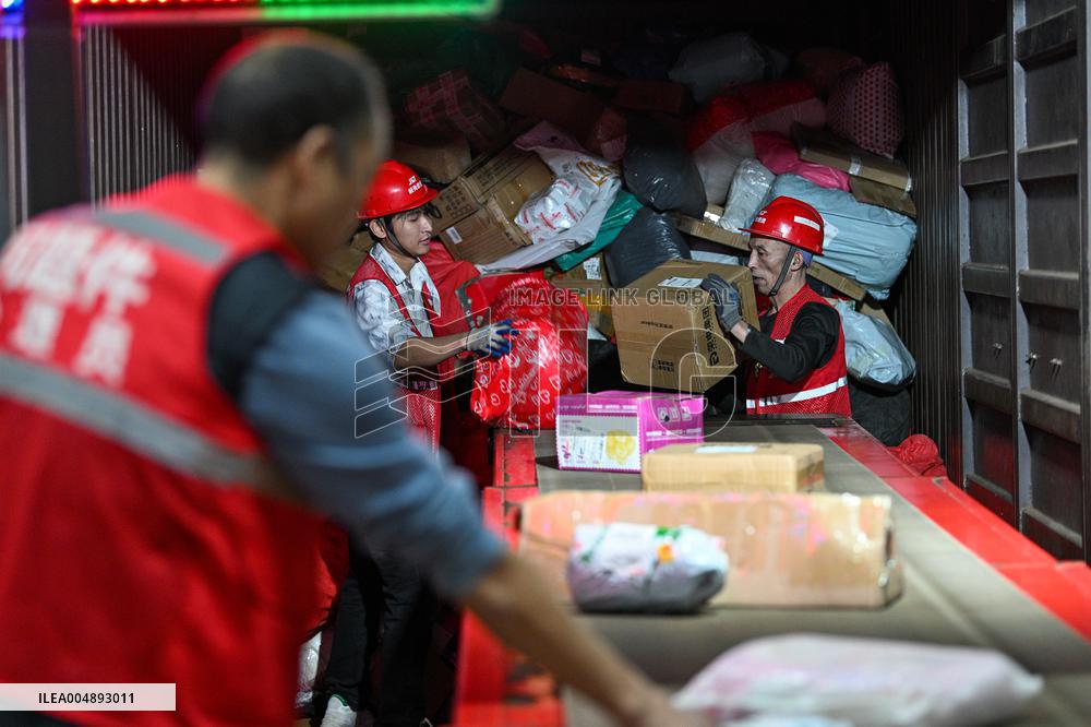 Double 11 Shopping Carnival Jitu Express Logistics Peak