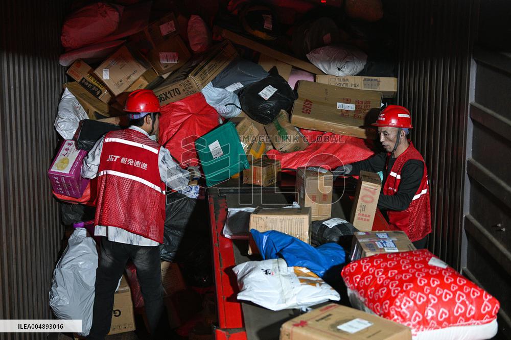 Double 11 Shopping Carnival Jitu Express Logistics Peak