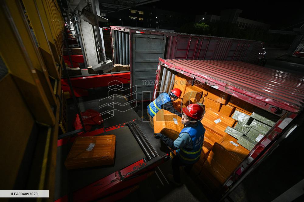 Double 11 Shopping Carnival Jitu Express Logistics Peak