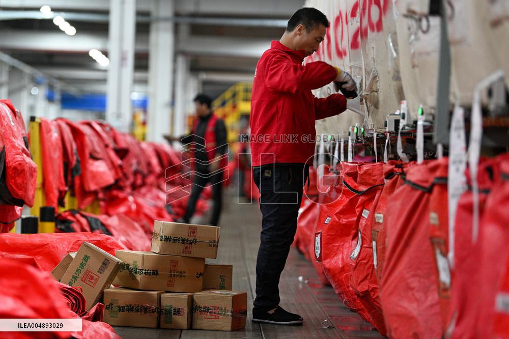 Double 11 Shopping Carnival Jitu Express Logistics Peak