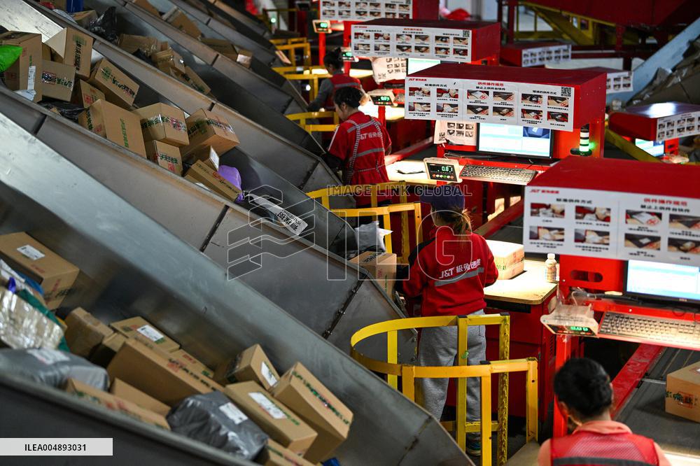 Double 11 Shopping Carnival Jitu Express Logistics Peak