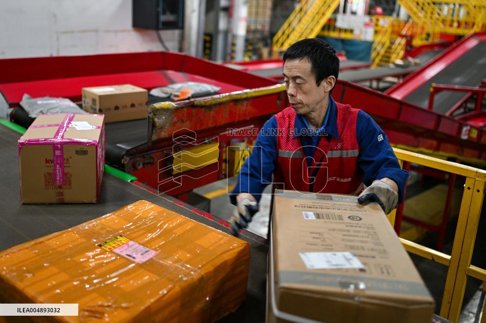 Double 11 Shopping Carnival Jitu Express Logistics Peak