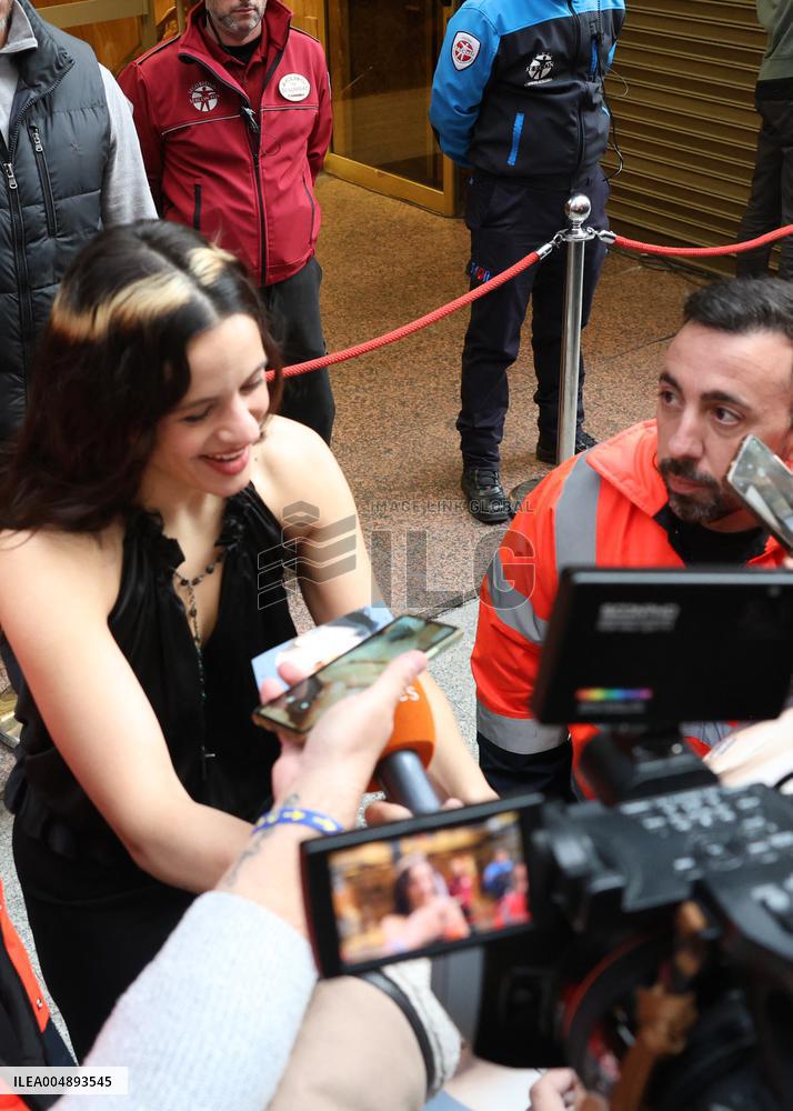 Rosalía and David Broncano on the program La Revuelta - Madrid