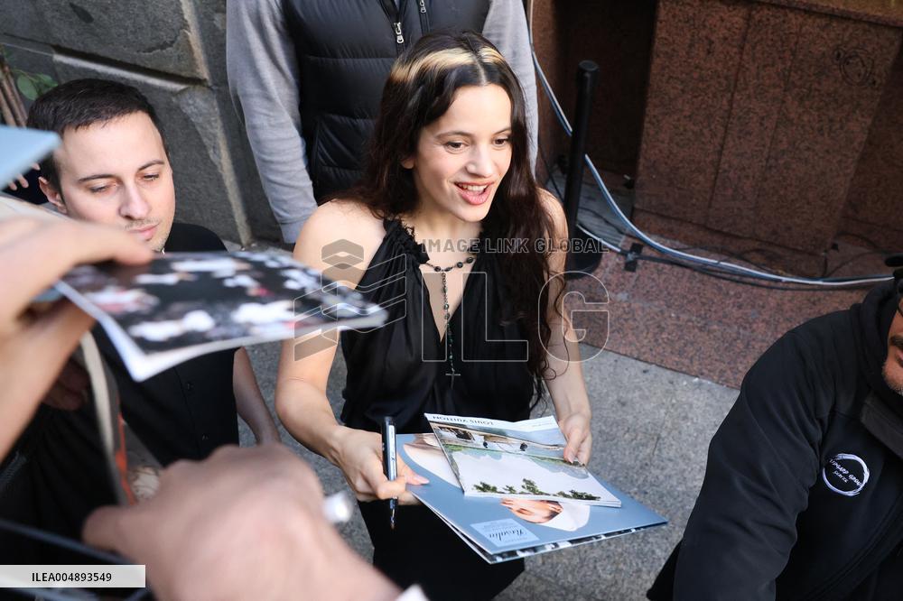 Rosalía and David Broncano on the program La Revuelta - Madrid