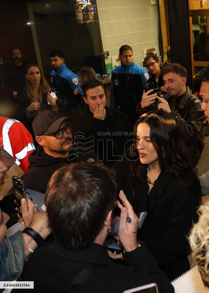 Rosalía and David Broncano on the program La Revuelta - Madrid