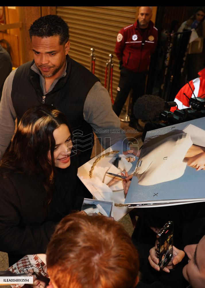 Rosalía and David Broncano on the program La Revuelta - Madrid