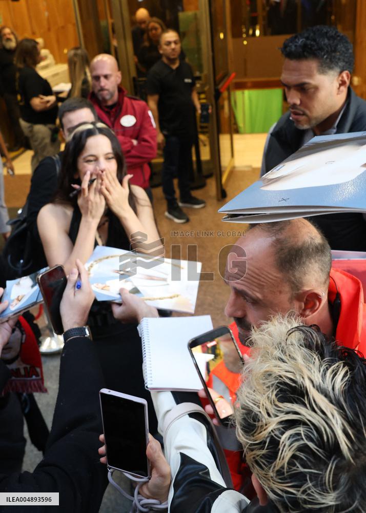 Rosalía and David Broncano on the program La Revuelta - Madrid