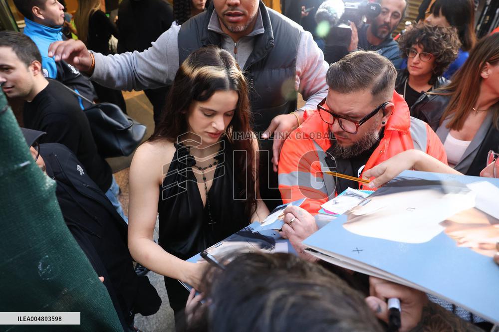 Rosalía and David Broncano on the program La Revuelta - Madrid