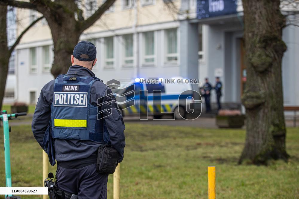 Weapon-like object at the Polytechnic School