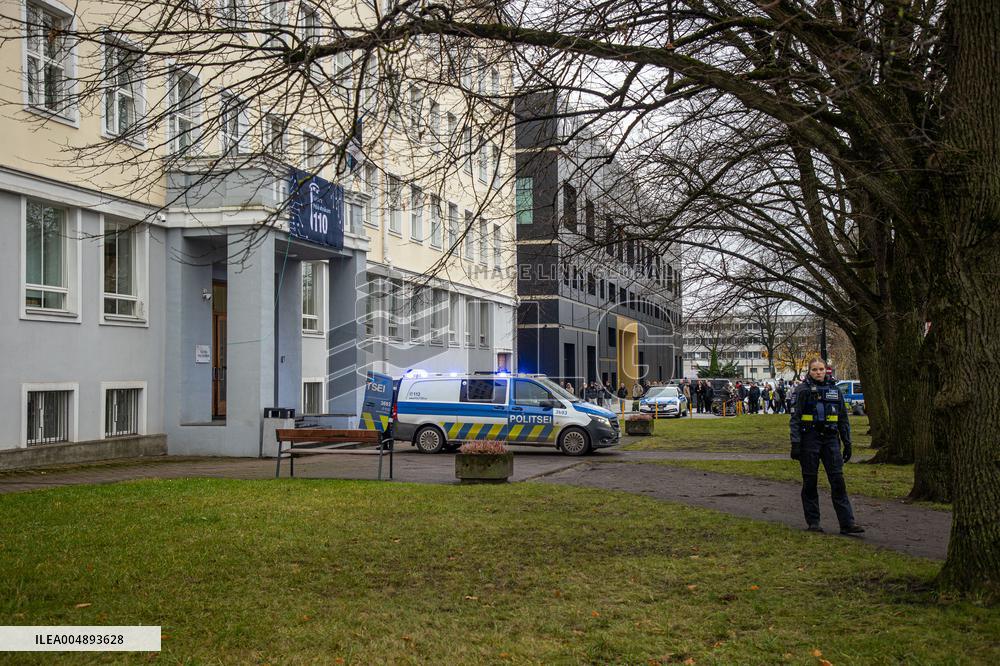 Weapon-like object at the Polytechnic School