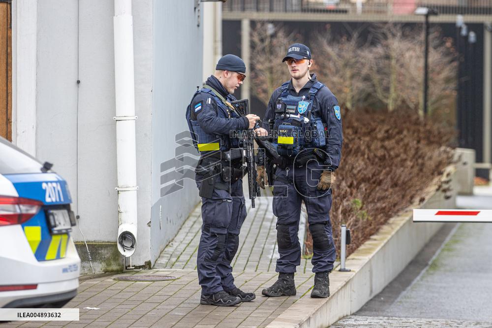 Weapon-like object at the Polytechnic School