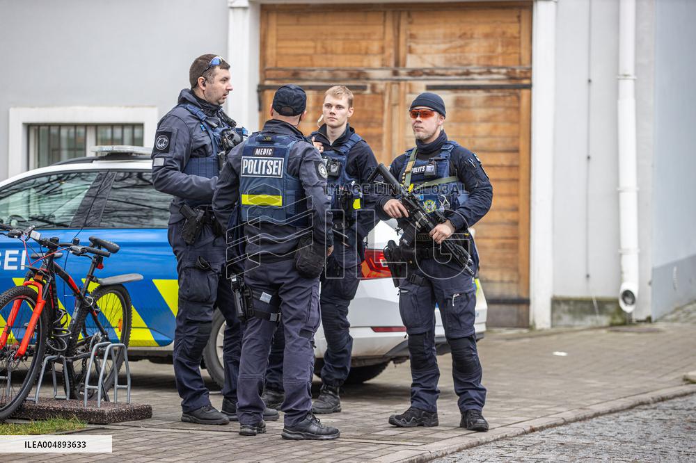 Weapon-like object at the Polytechnic School