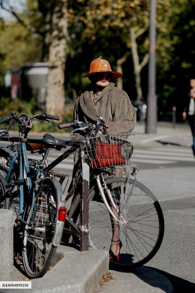 PFW - Mugler Street Style