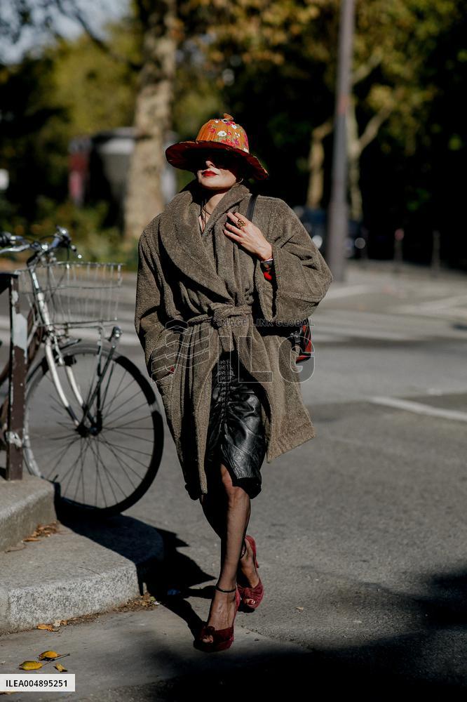 PFW - Mugler Street Style