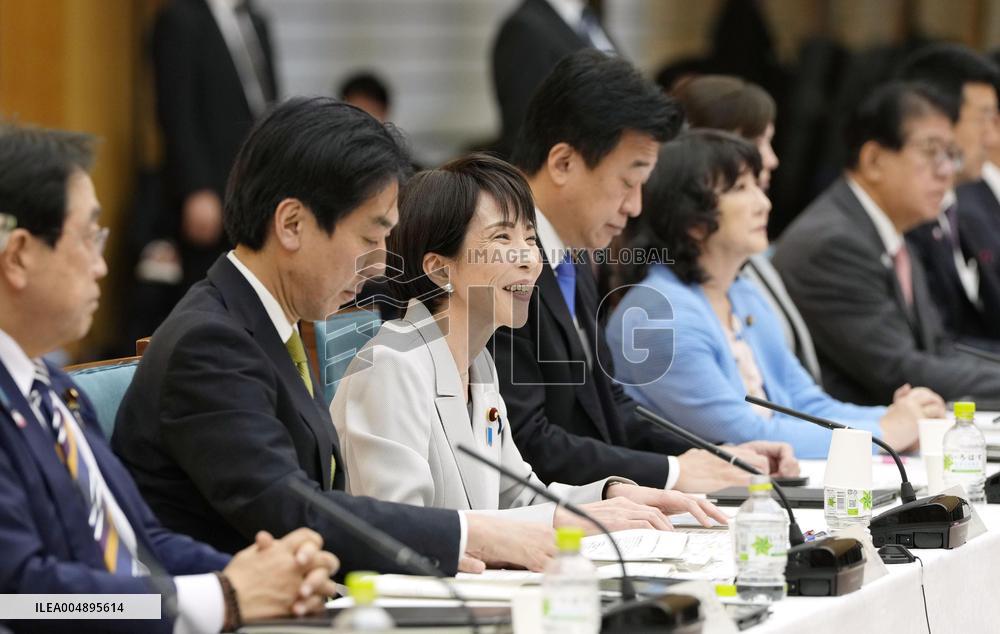 Inaugural gov't meeting to discuss Japan's growth strategy