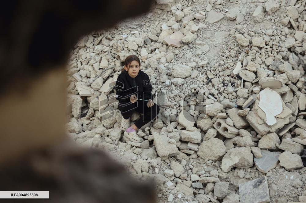 Life Returns to Damascus District - Syria