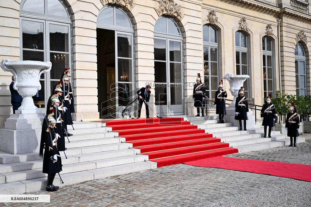 Yael Braun-Pivet Welcomes Mahmoud Abbas At The National Assembly - Paris
