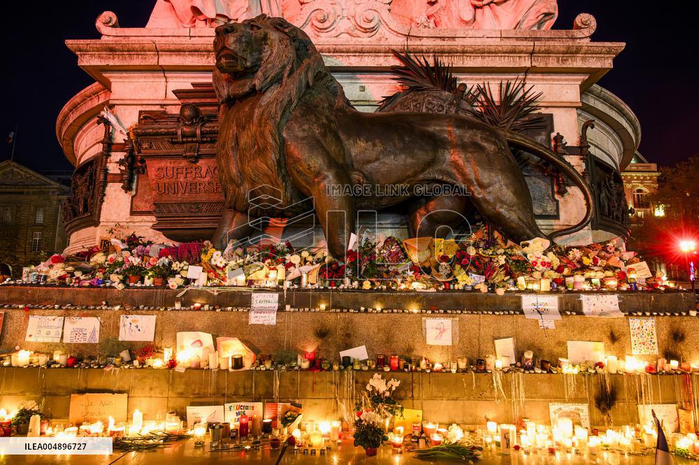 Tribute to November 13 at Republique Square - Paris