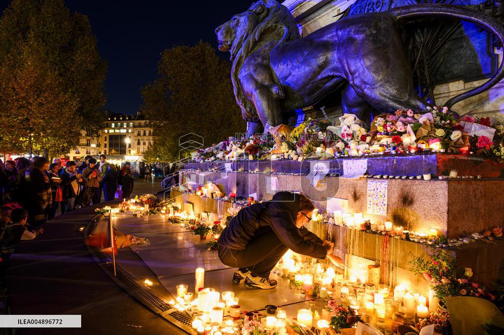 Tribute to November 13 at Republique Square - Paris