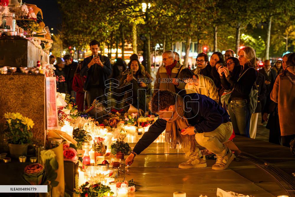 Tribute to November 13 at Republique Square - Paris