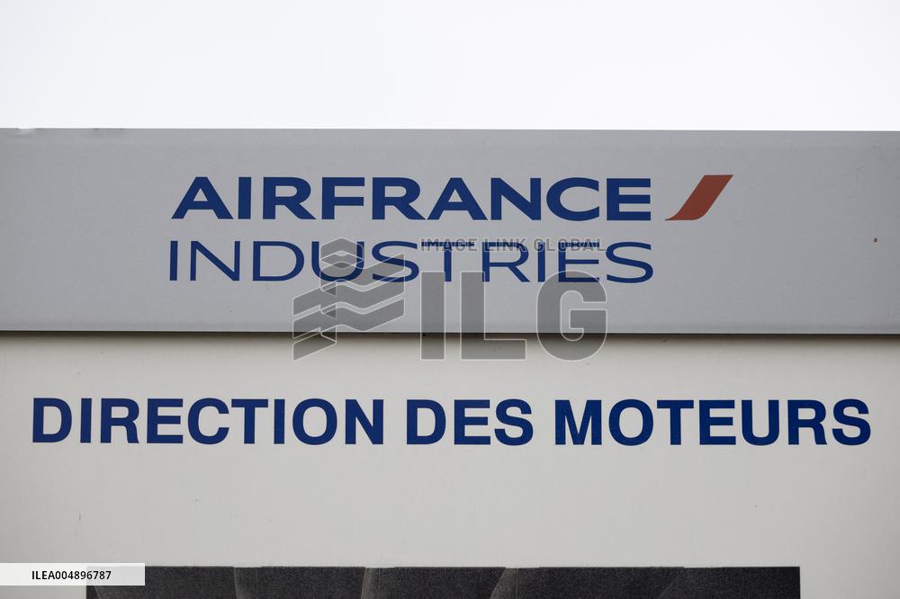 Aircraft Engines Maintenance at Air France Industries site - Orly