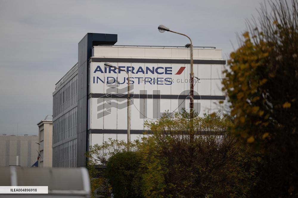 Aircraft Engines Maintenance at Air France Industries site - Orly