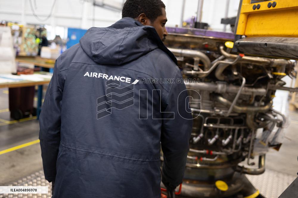 Aircraft Engines Maintenance at Air France Industries site - Orly