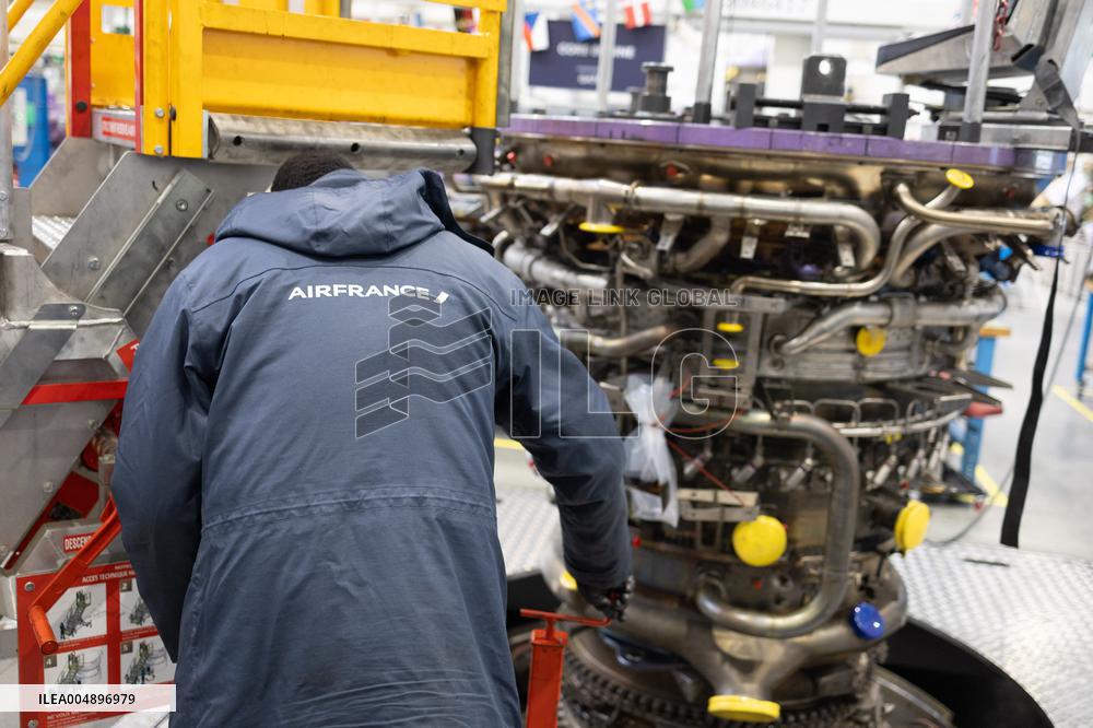 Aircraft Engines Maintenance at Air France Industries site - Orly