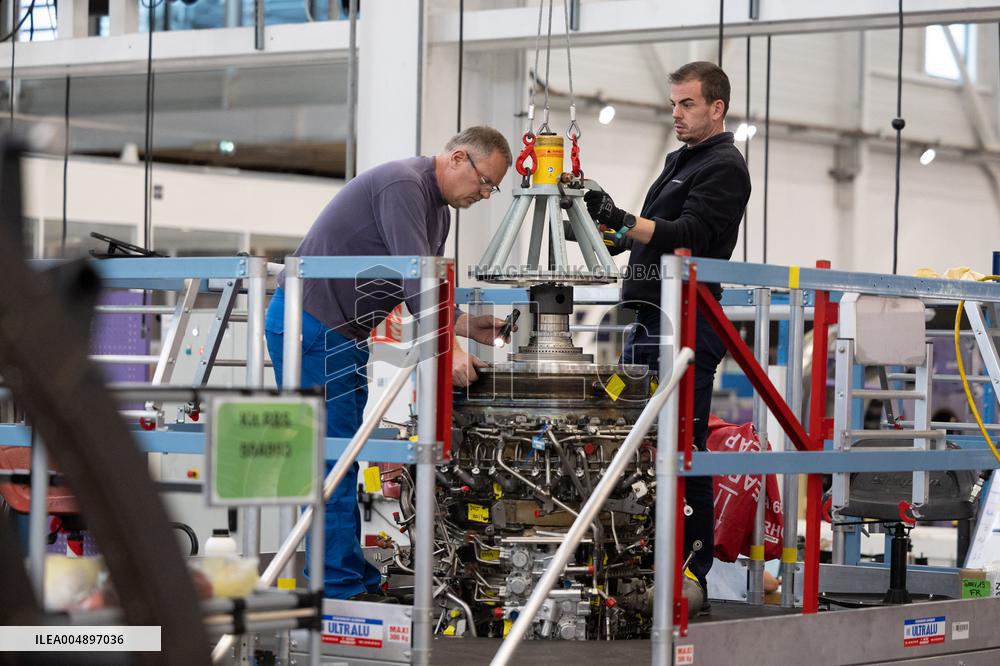 Aircraft Engines Maintenance at Air France Industries site - Orly