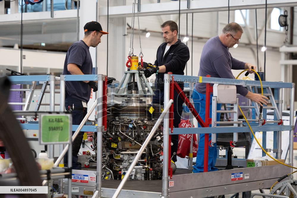 Aircraft Engines Maintenance at Air France Industries site - Orly