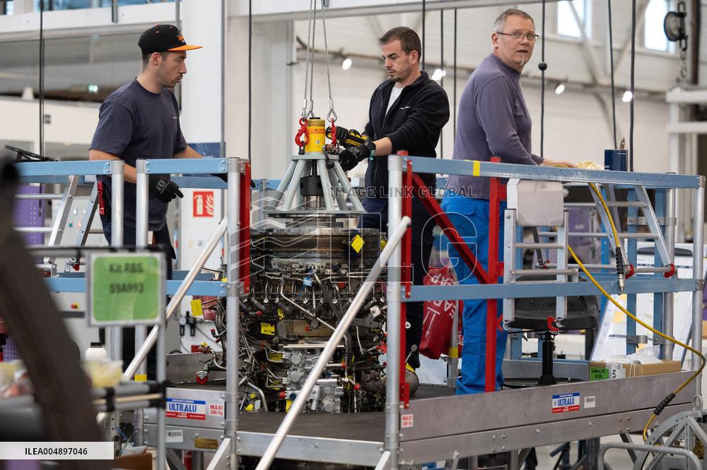 Aircraft Engines Maintenance at Air France Industries site - Orly