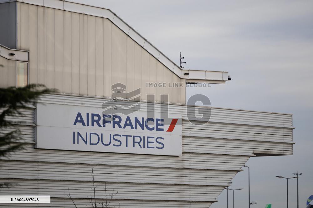 Aircraft Engines Maintenance at Air France Industries site - Orly