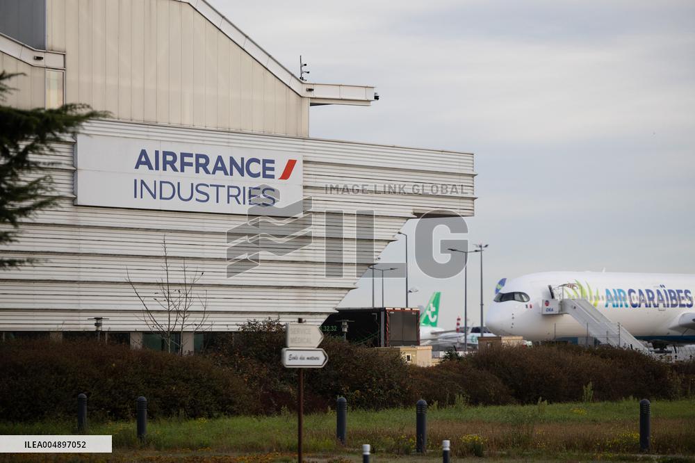 Aircraft Engines Maintenance at Air France Industries site - Orly