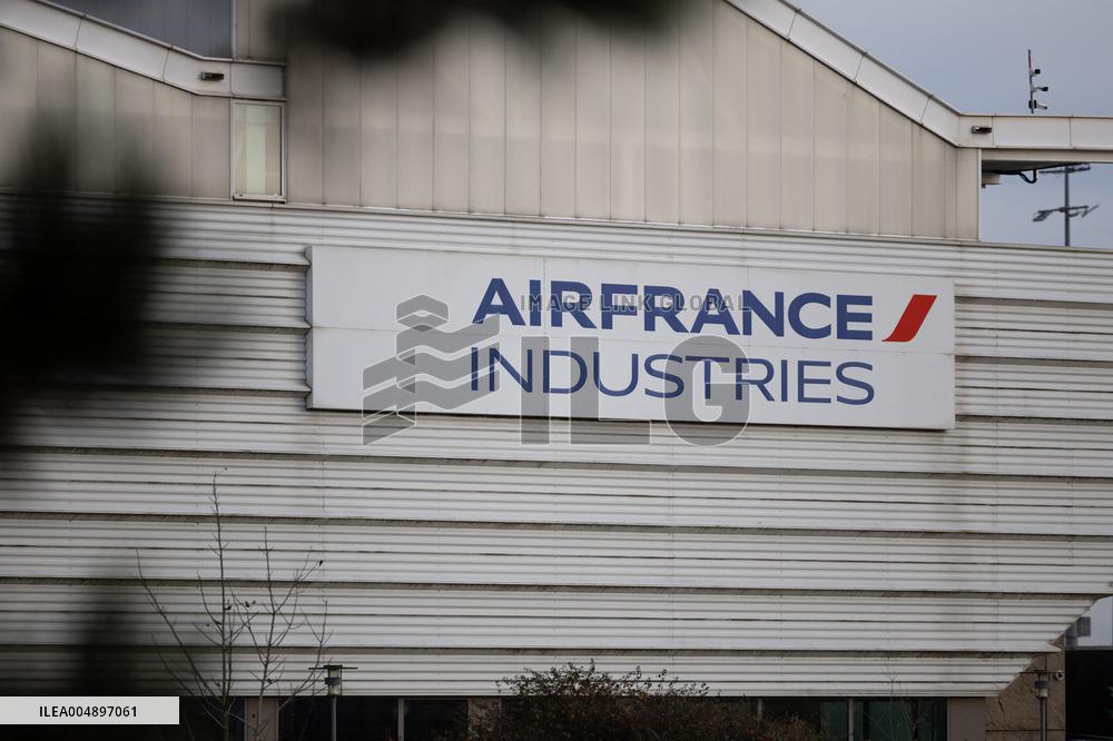 Aircraft Engines Maintenance at Air France Industries site - Orly