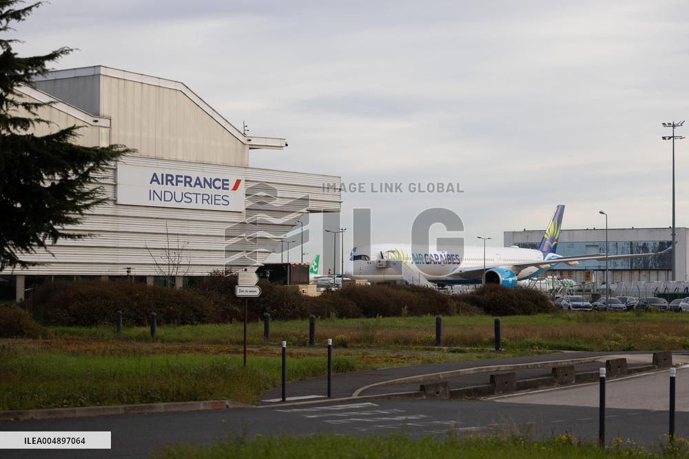 Aircraft Engines Maintenance at Air France Industries site - Orly