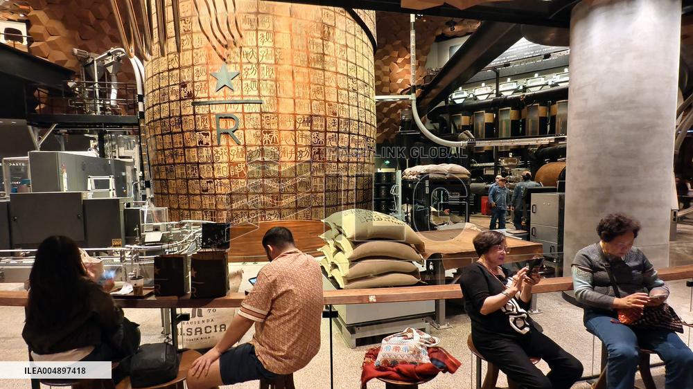 Starbucks Reserve Roastery Christmas Day