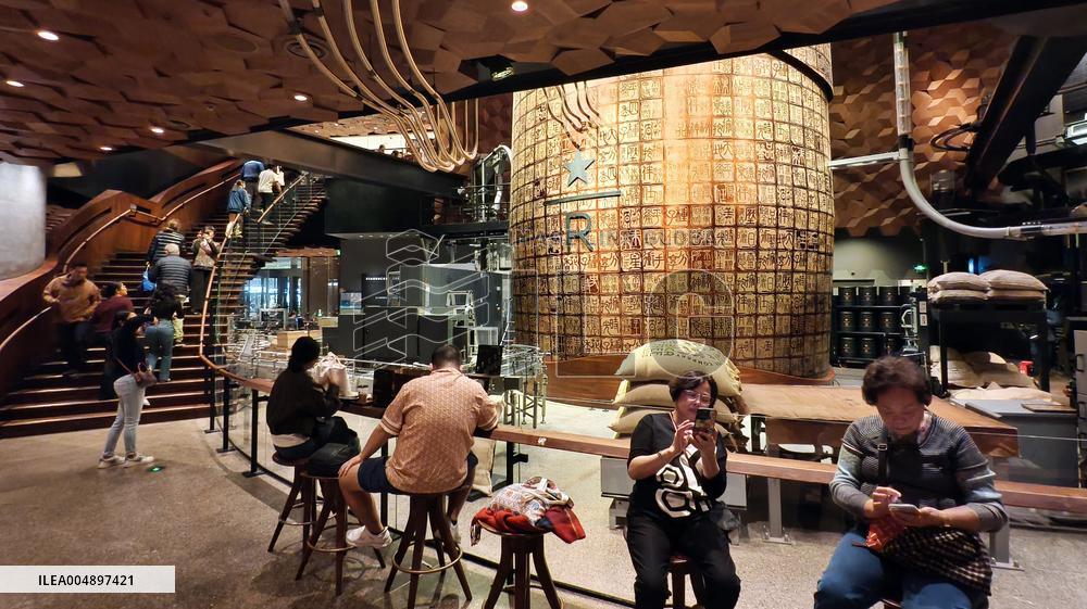 Starbucks Reserve Roastery Christmas Day