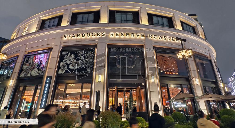 Starbucks Reserve Roastery Christmas Day