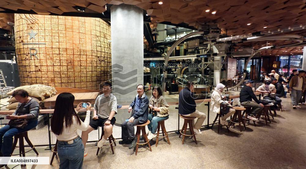 Starbucks Reserve Roastery Christmas Day