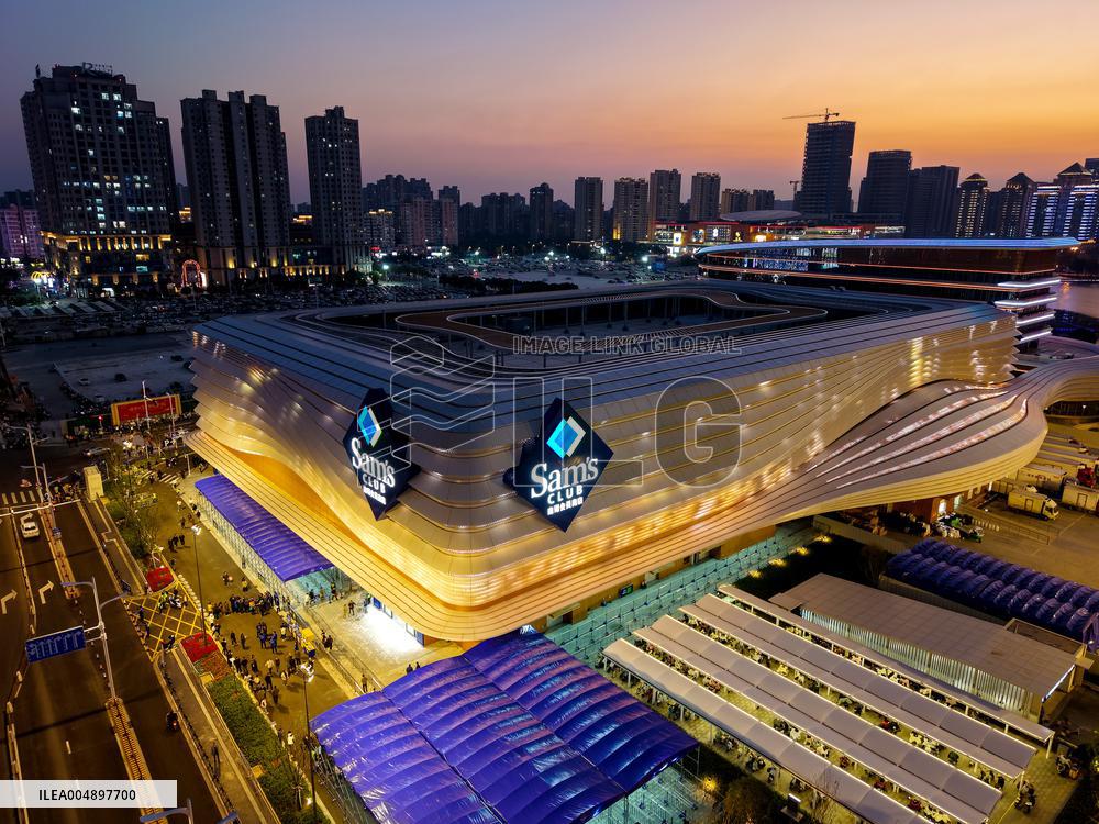 Sam's Club Night View in Yangzhou
