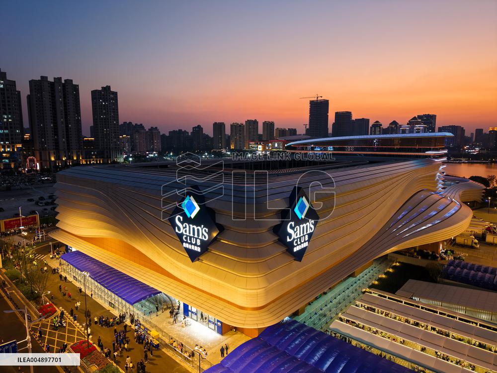 Sam's Club Night View in Yangzhou
