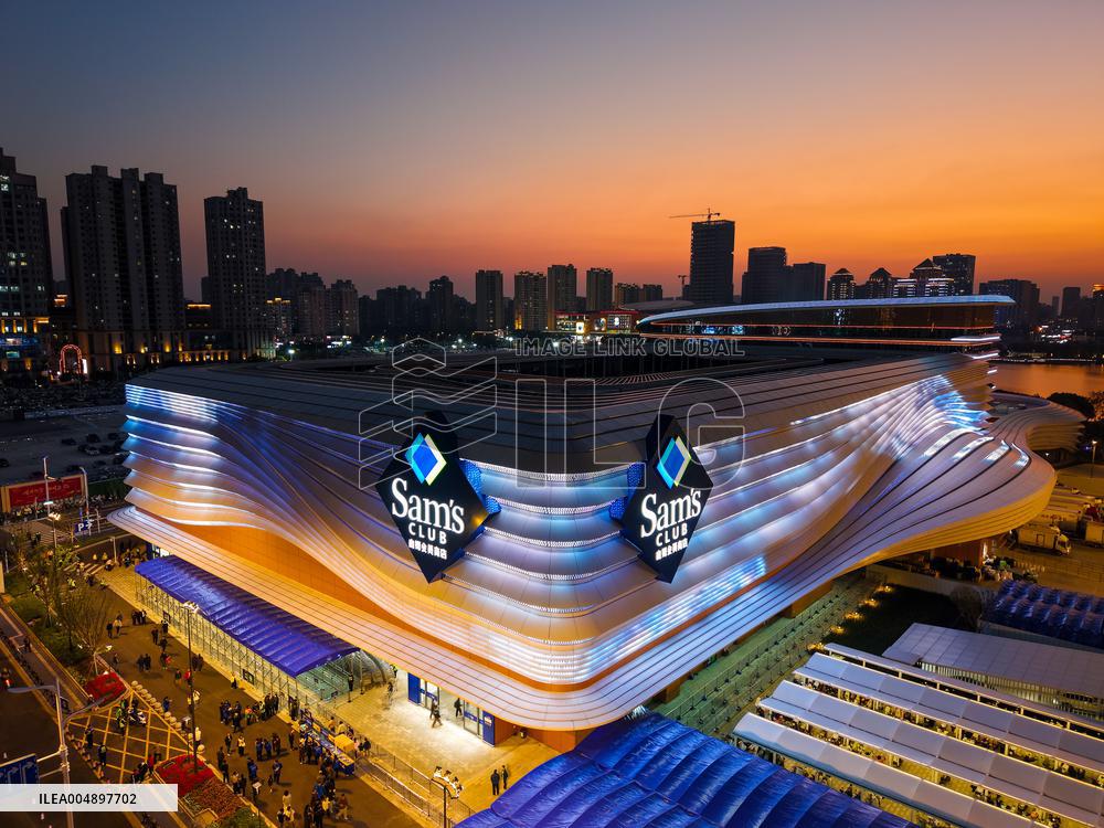 Sam's Club Night View in Yangzhou