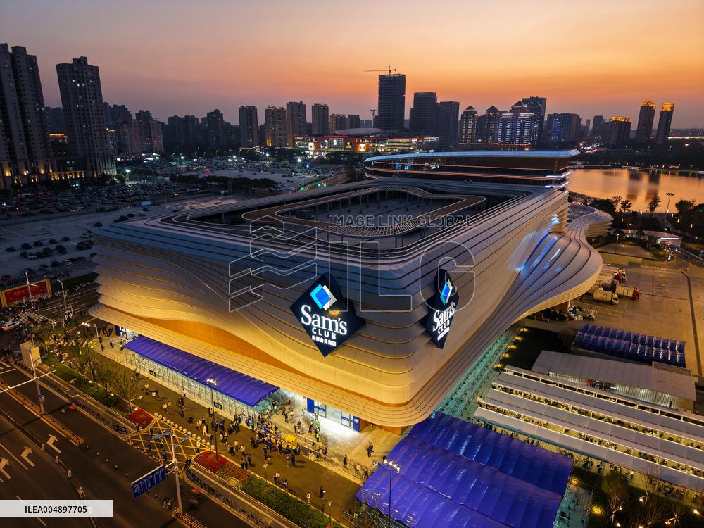 Sam's Club Night View in Yangzhou