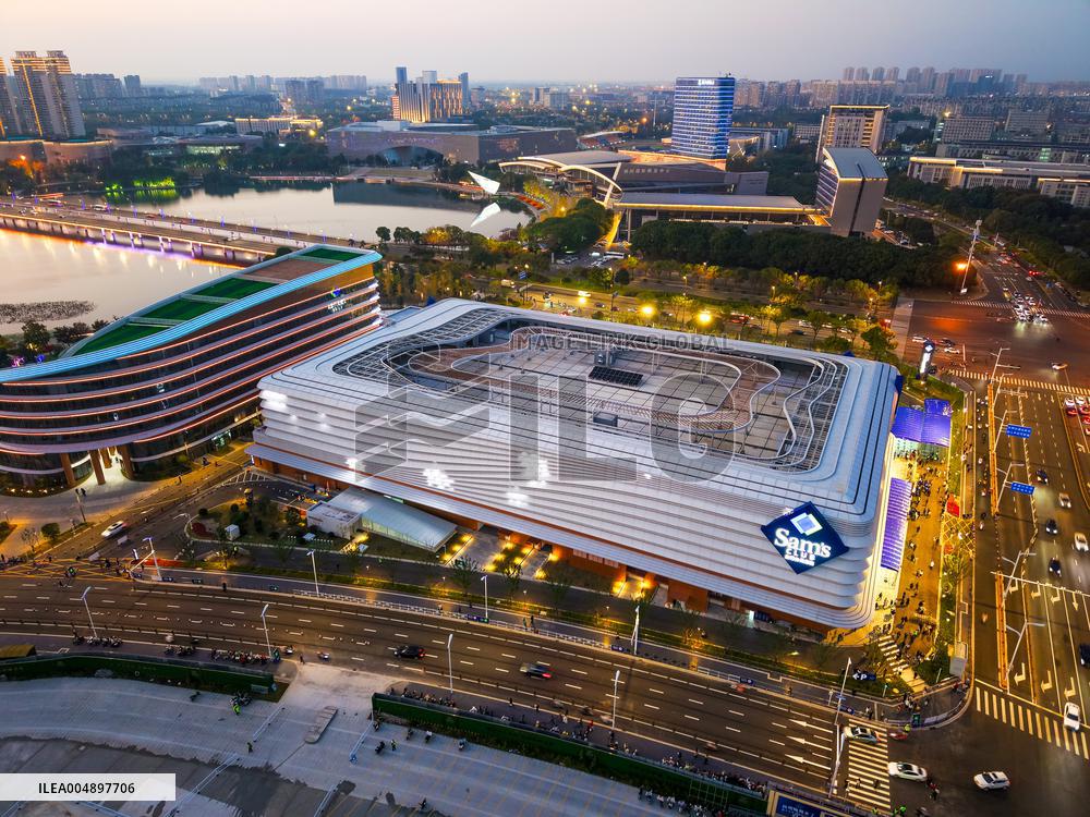 Sam's Club Night View in Yangzhou
