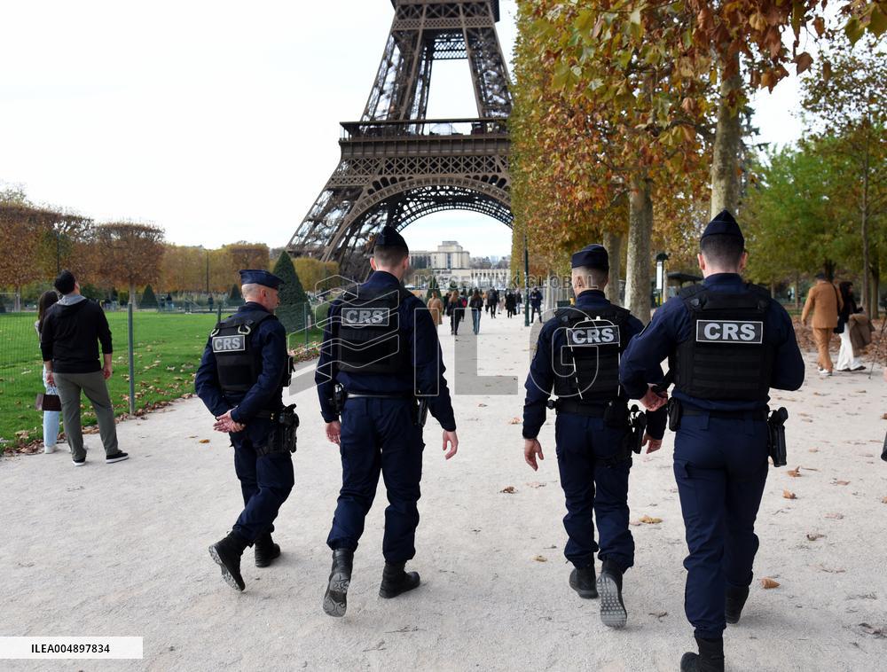 Security In Front Of The Eiffel Tower - Paris