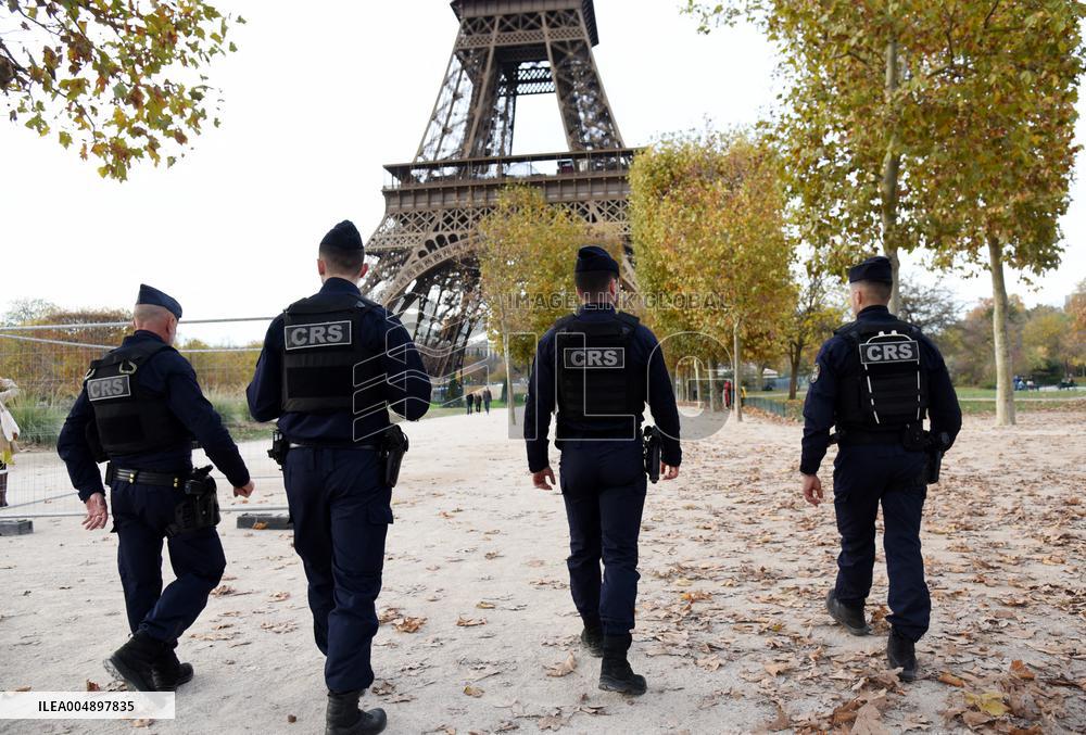 Security In Front Of The Eiffel Tower - Paris