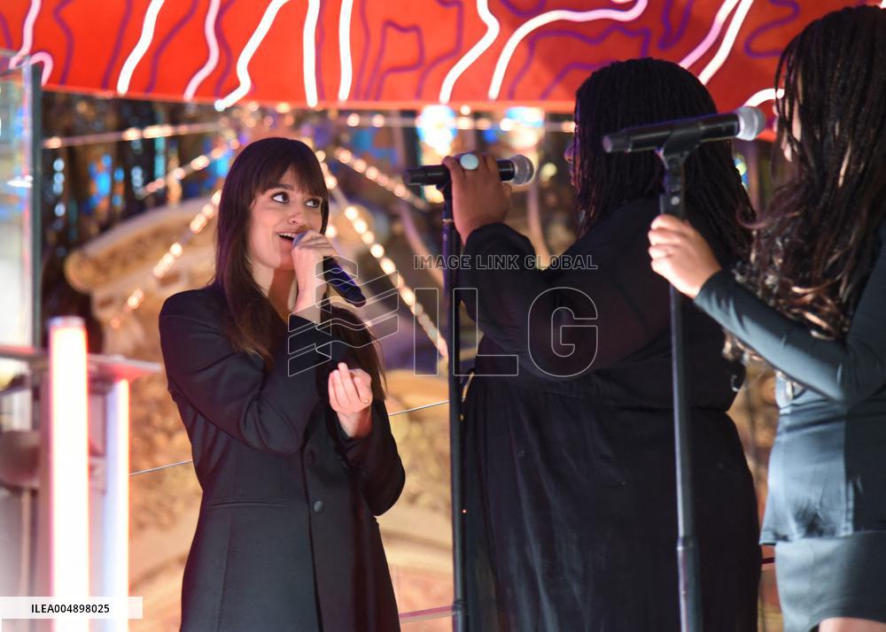 Clara Luciani During Christmas Opening At Galeries Lafayette - Paris