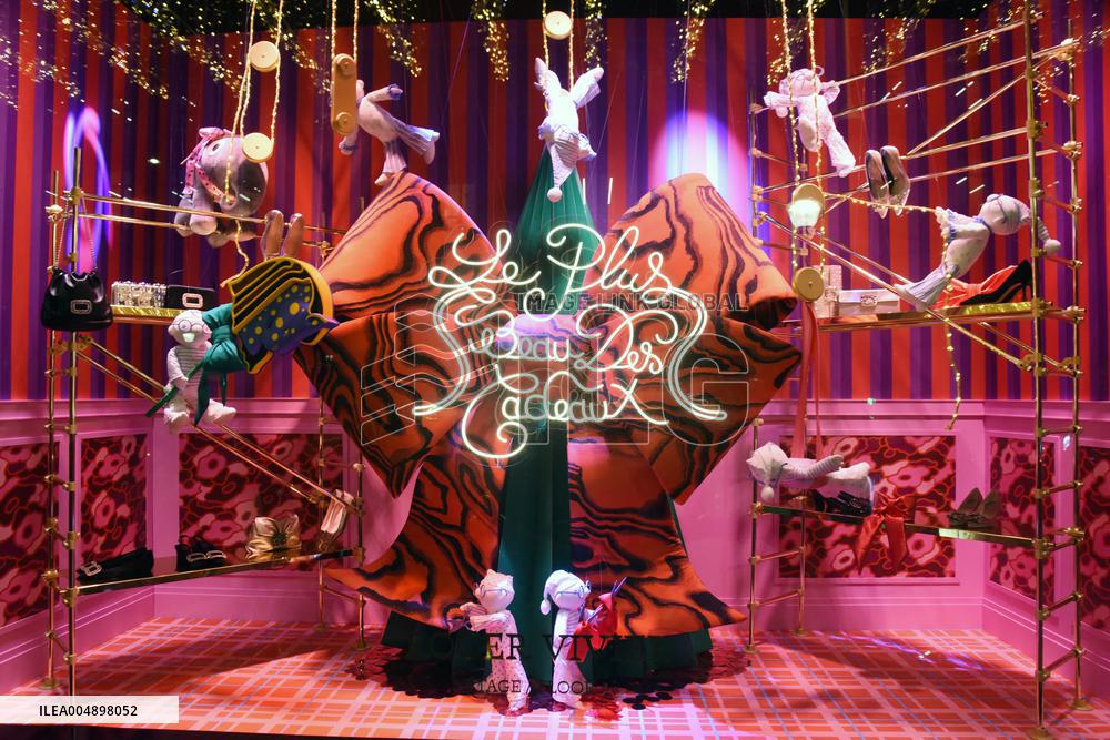 Clara Luciani During Christmas Opening At Galeries Lafayette - Paris